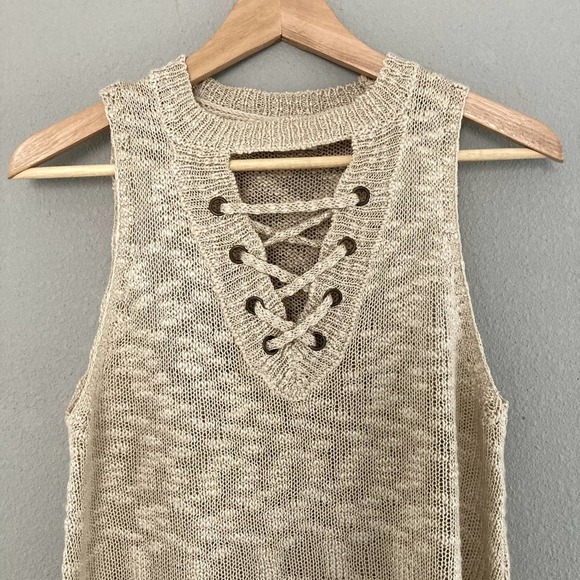 Evereve Shay Lace Up Top - Lace Up Detail - Neutral Color-Sz Medium - Picture 2 of 8